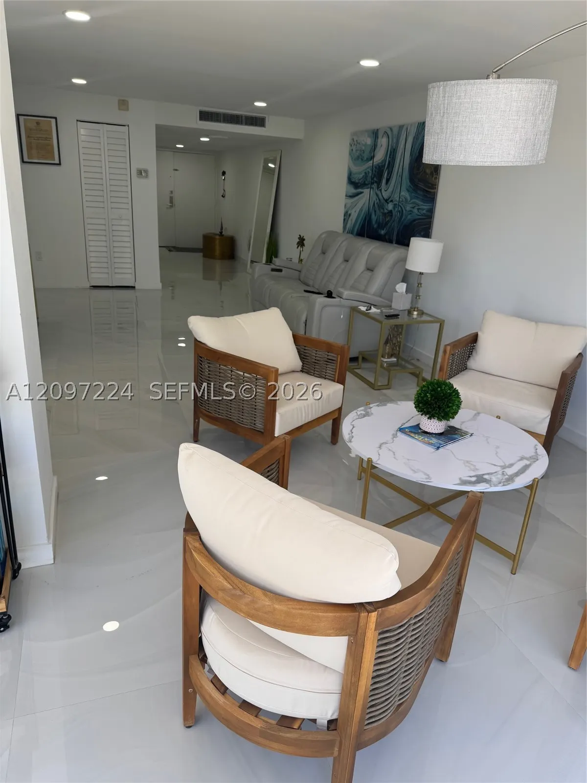 6423 Collins Ave #401