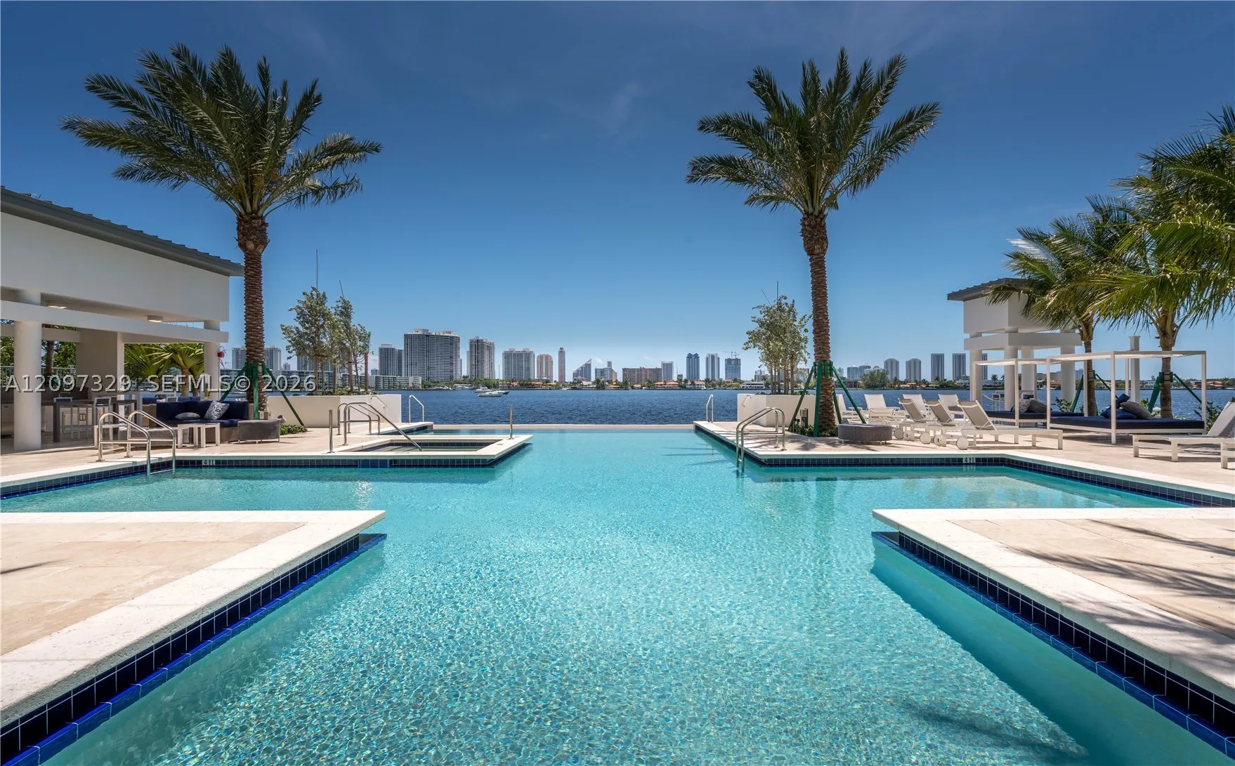 17301 Biscayne Blvd #901