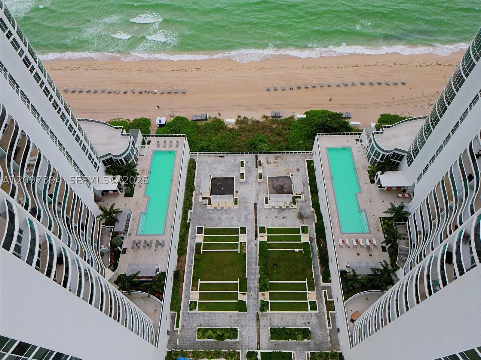 15901 Collins Ave #405