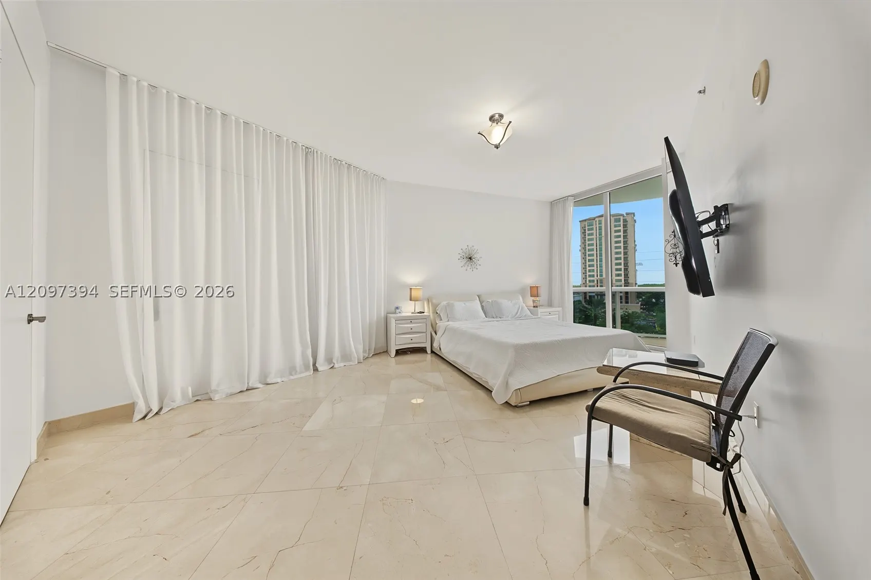 15901 Collins Ave #405
