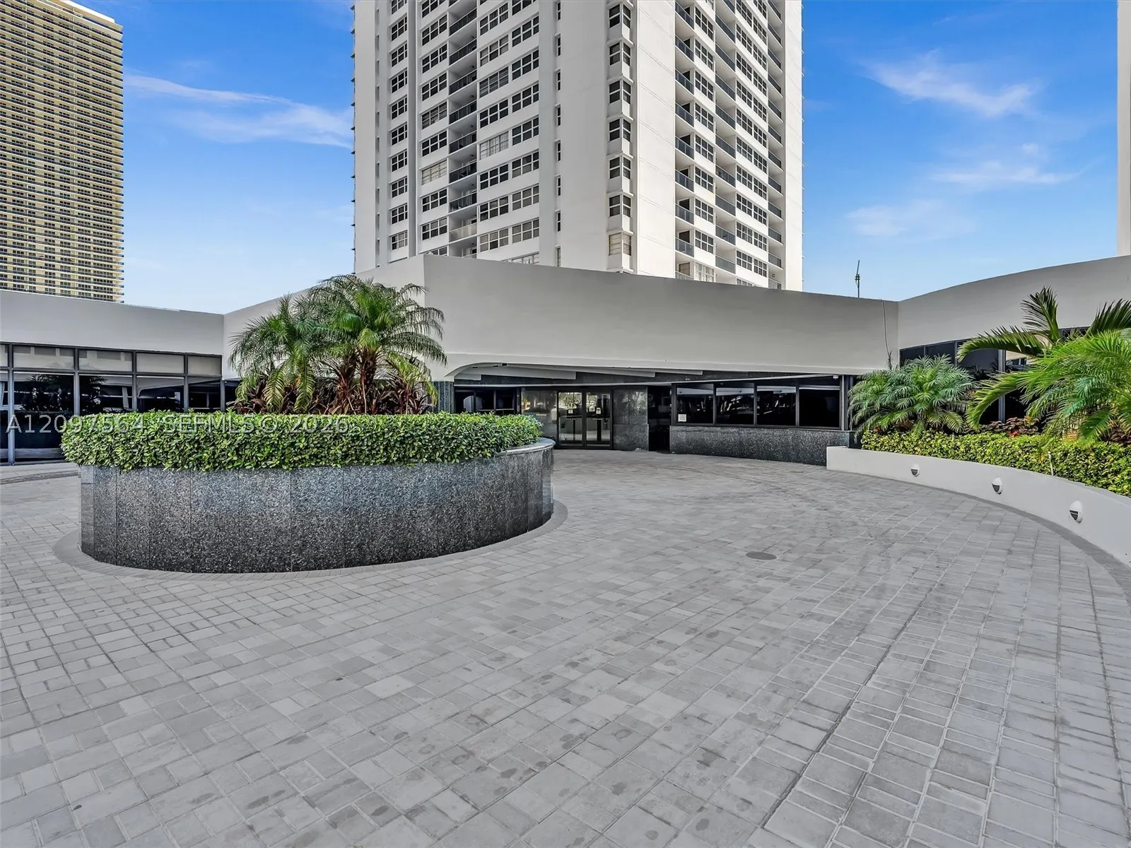 1904 S Ocean Dr #905