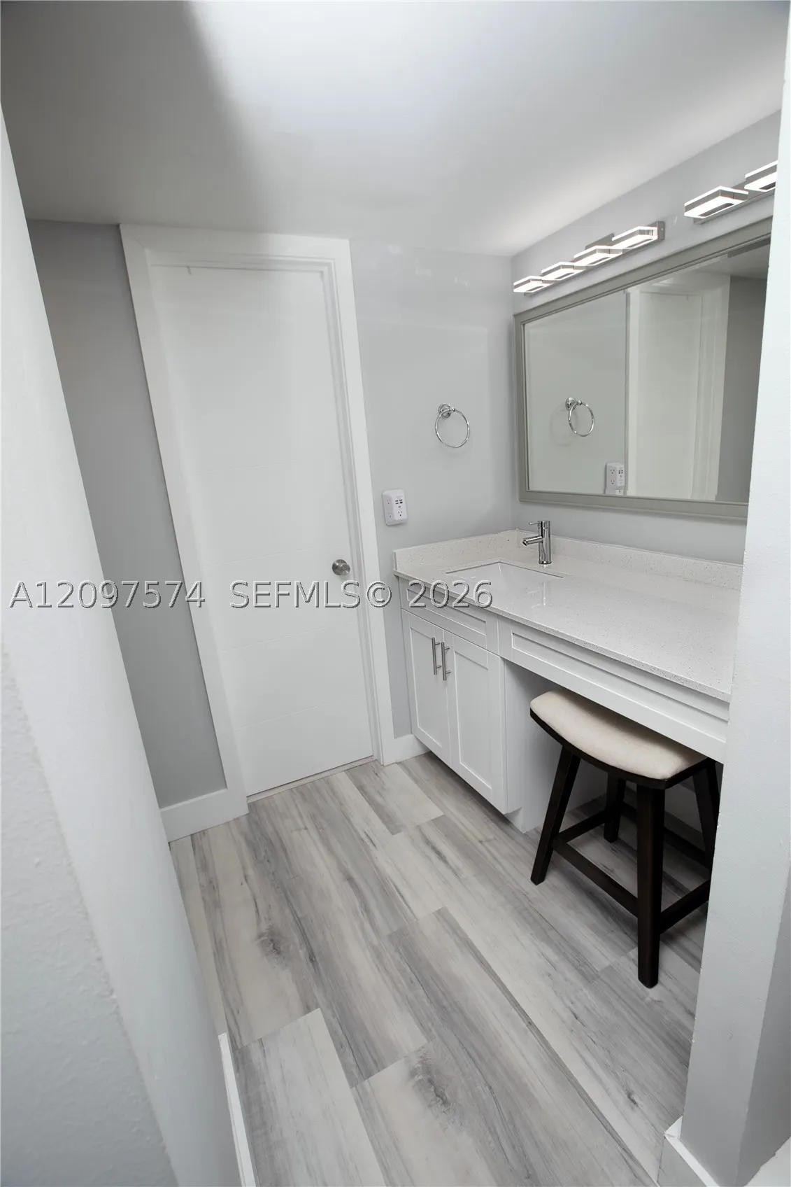 20500 W Country Club Dr #714