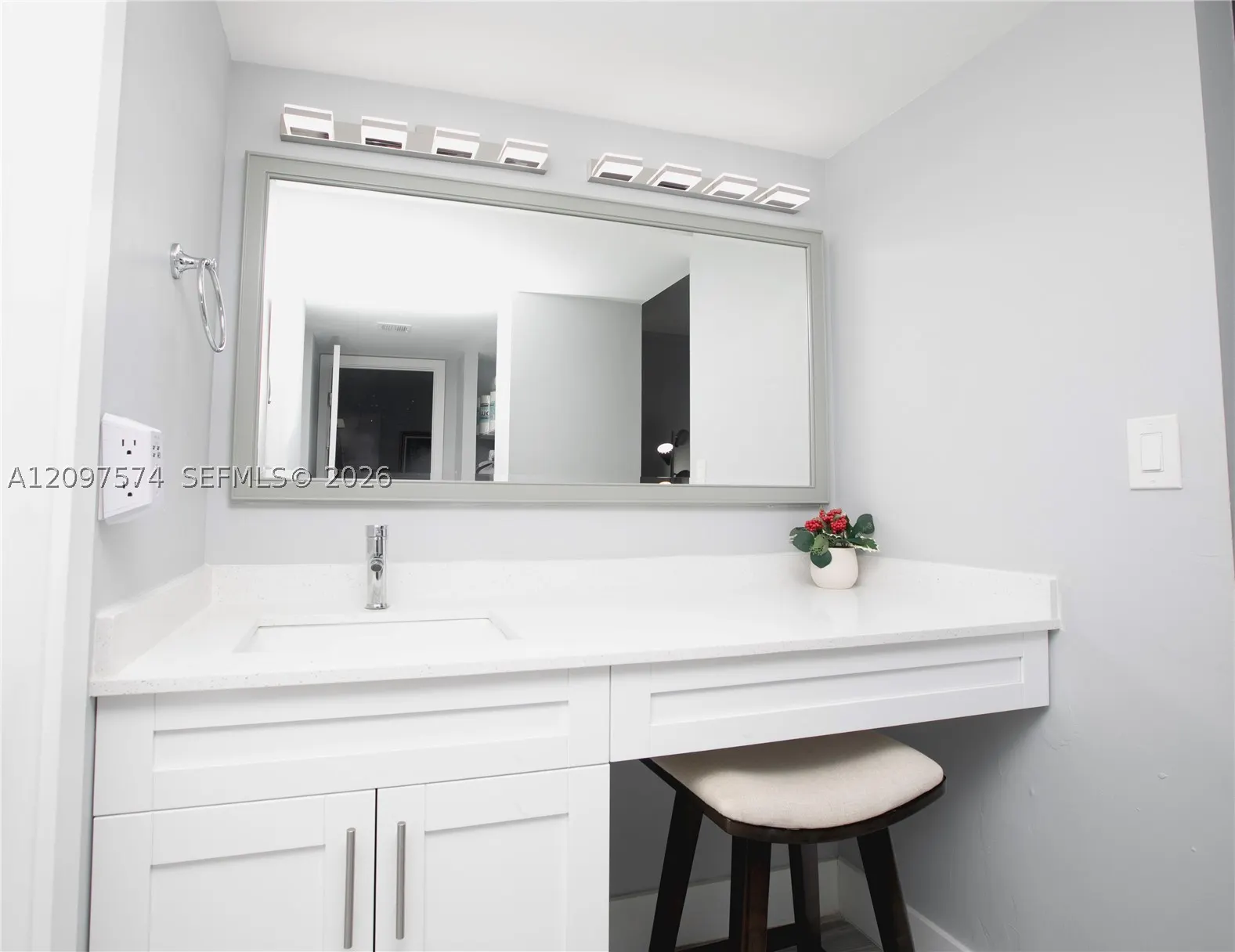 20500 W Country Club Dr #714