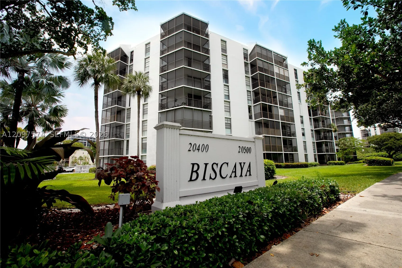 20500 W Country Club Dr #714
