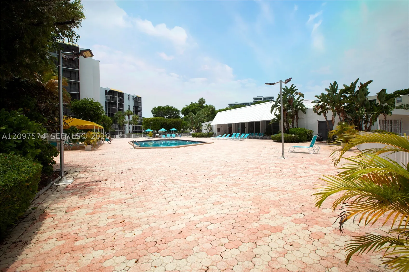 20500 W Country Club Dr #714