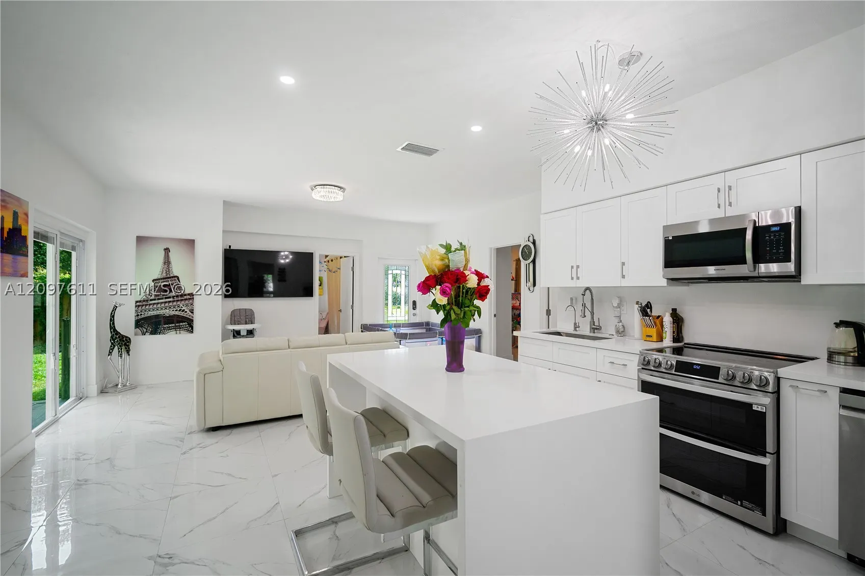 925 NE 4th St