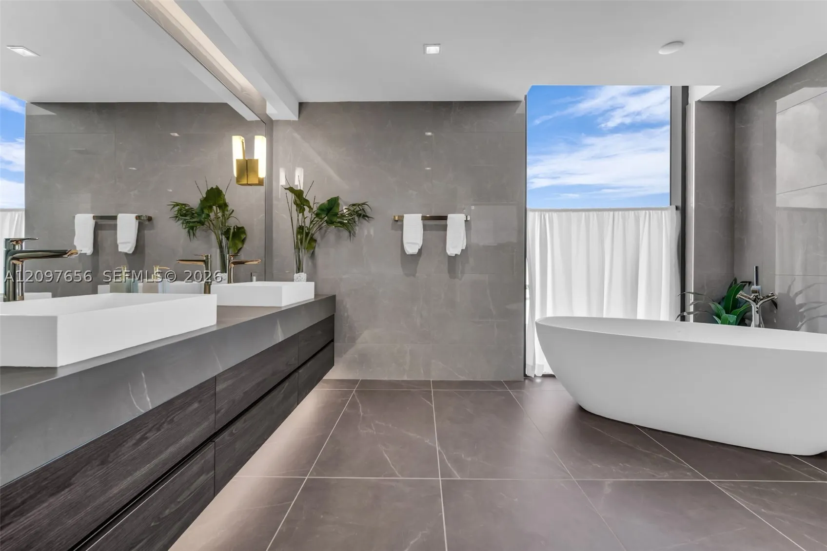1116 N Ocean Blvd #906