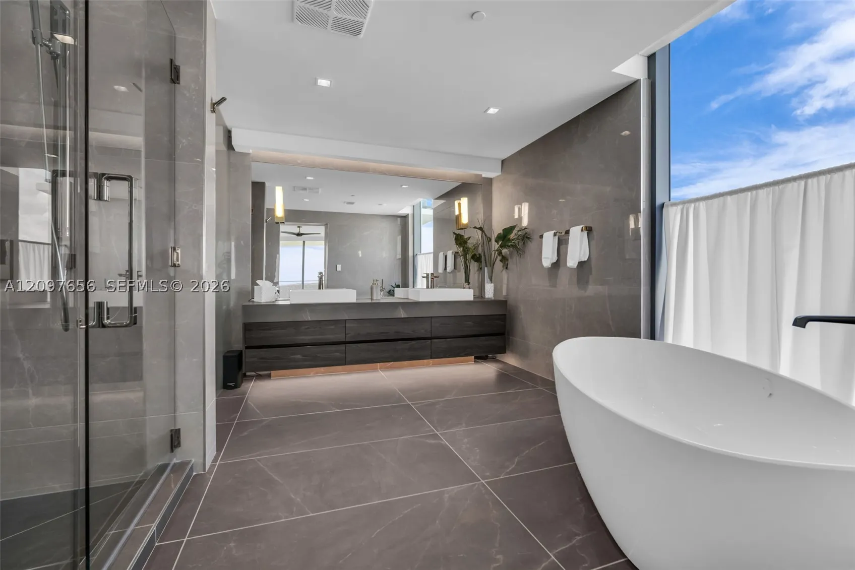 1116 N Ocean Blvd #906