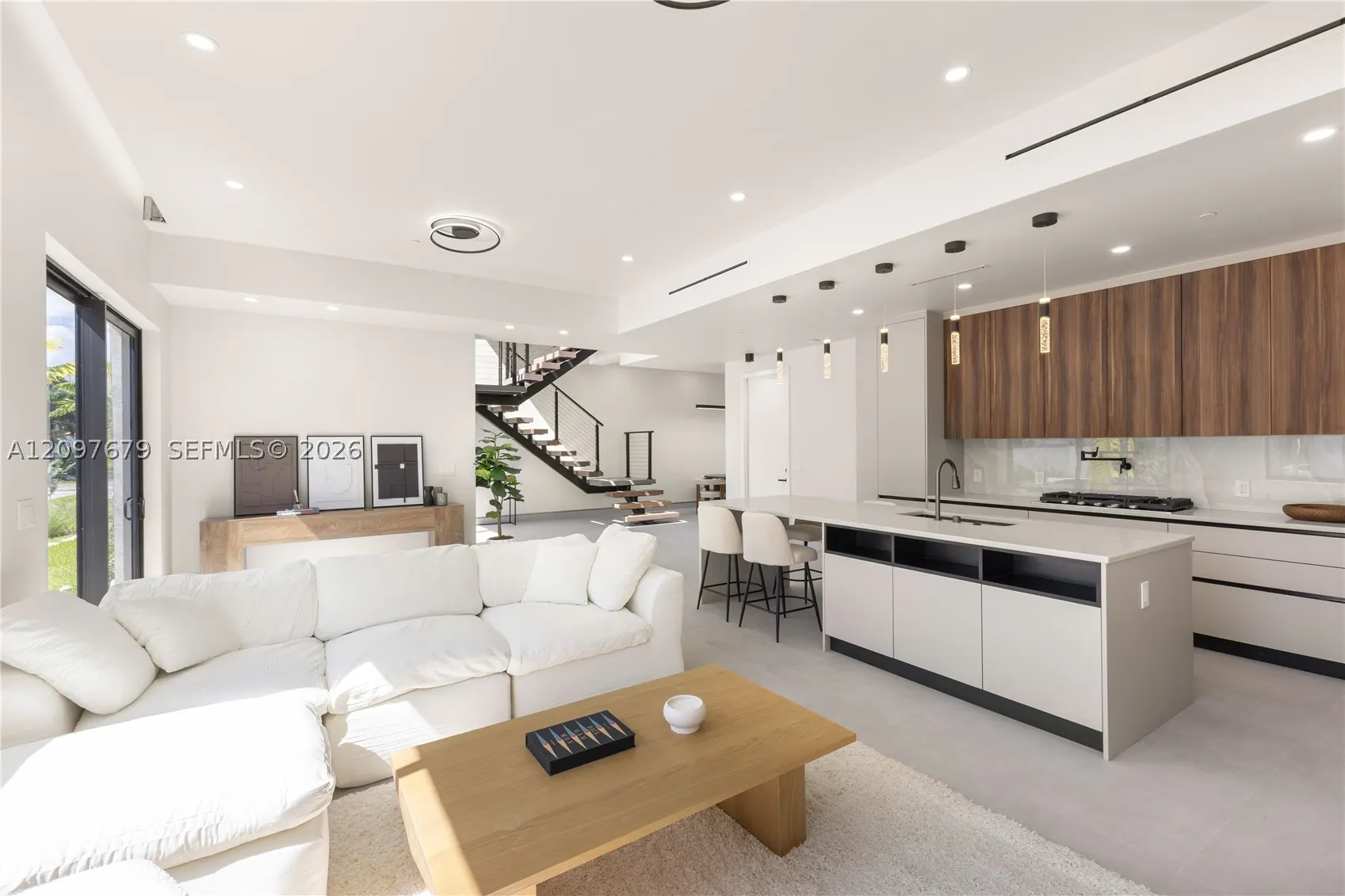 843 SW 14th Court