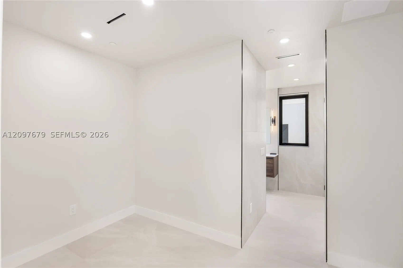 843 SW 14th Court