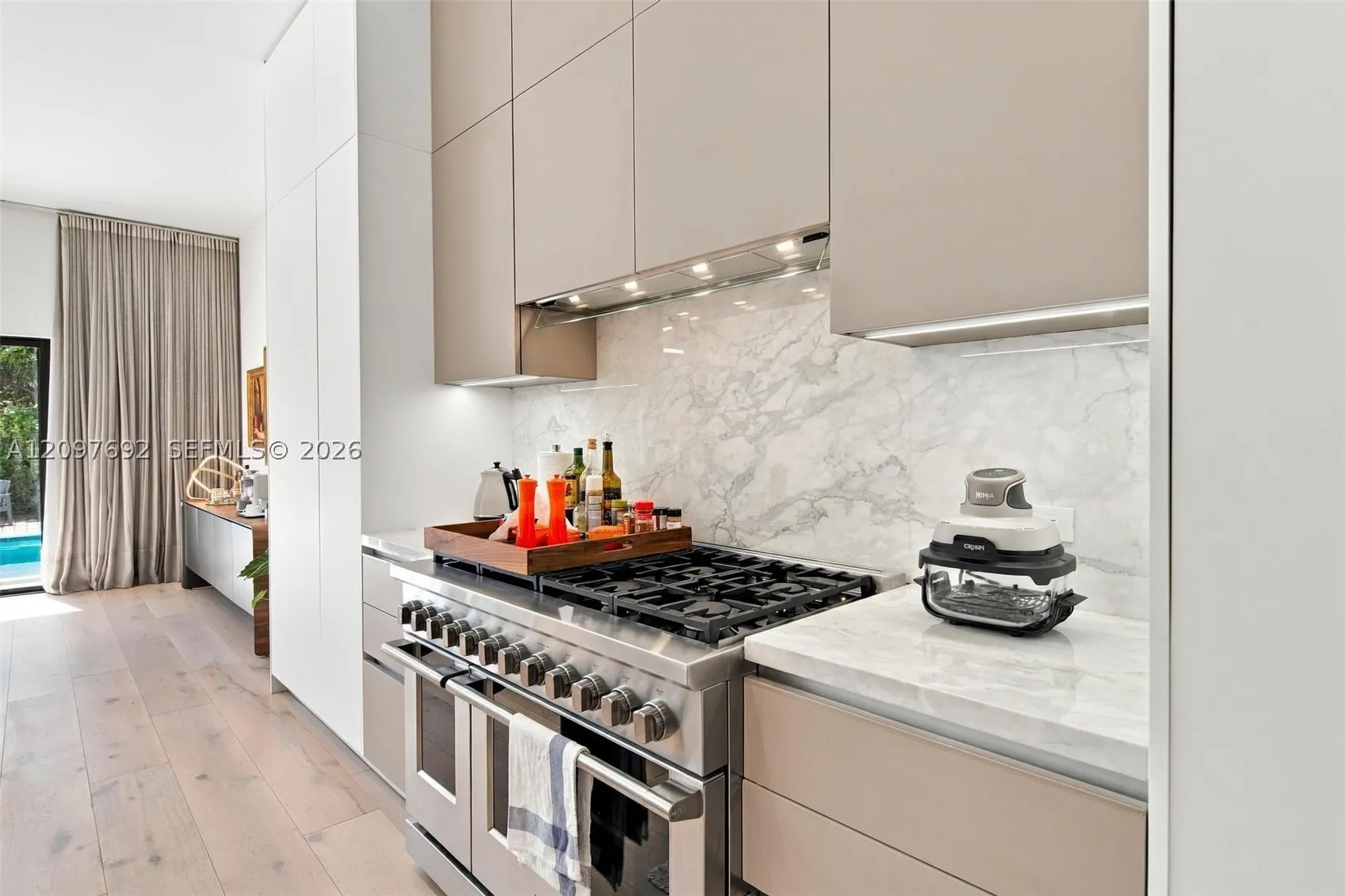600 W 51st St