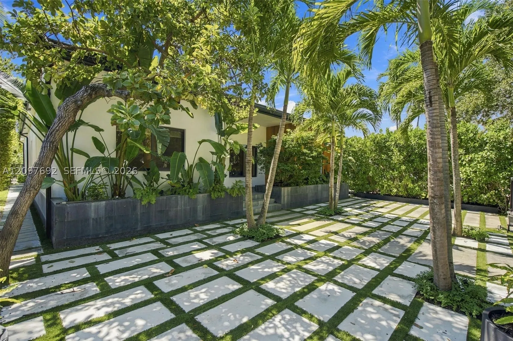 600 W 51st St