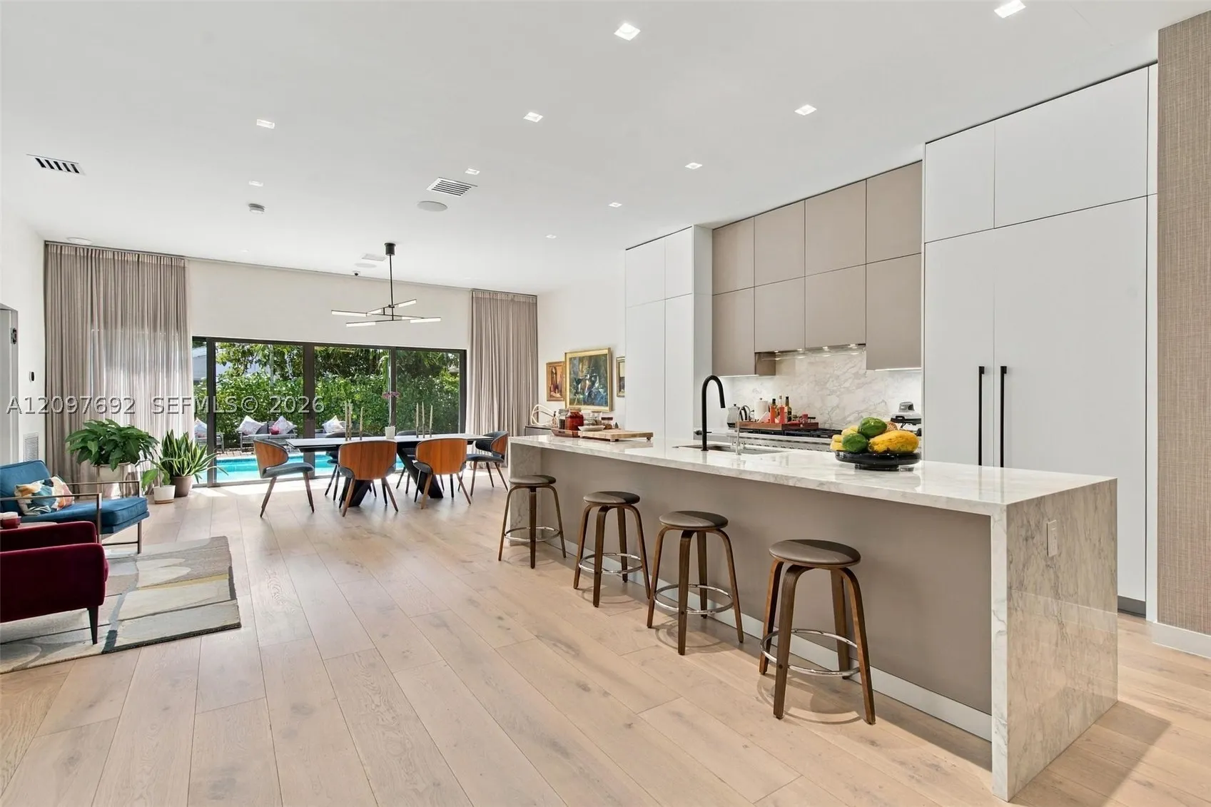 600 W 51st St