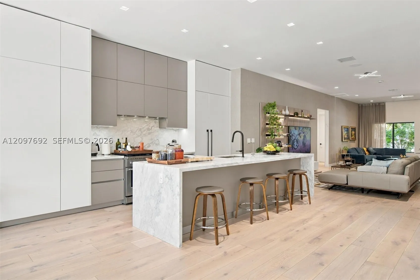 600 W 51st St