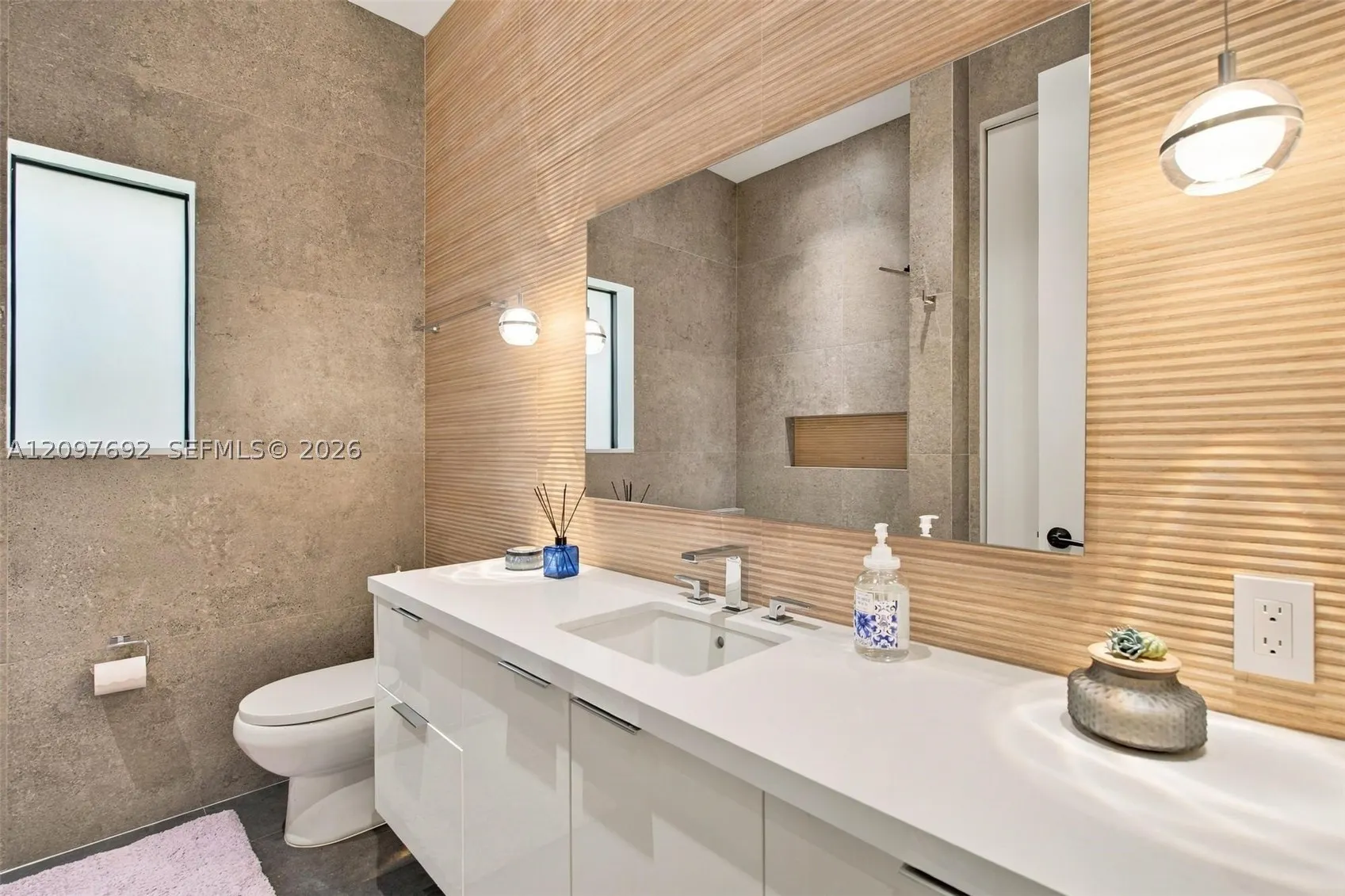 600 W 51st St