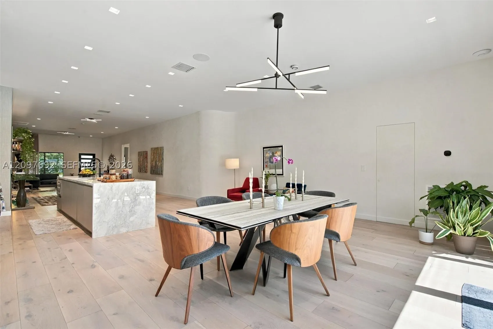 600 W 51st St