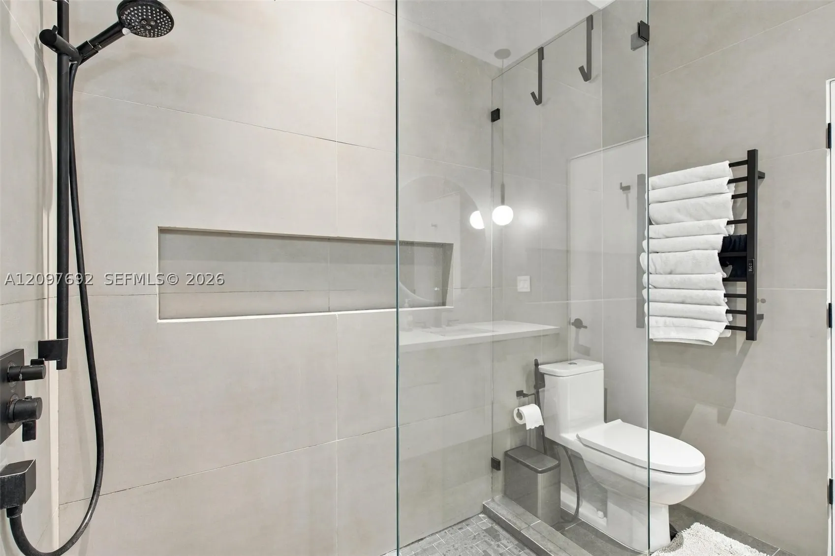 600 W 51st St