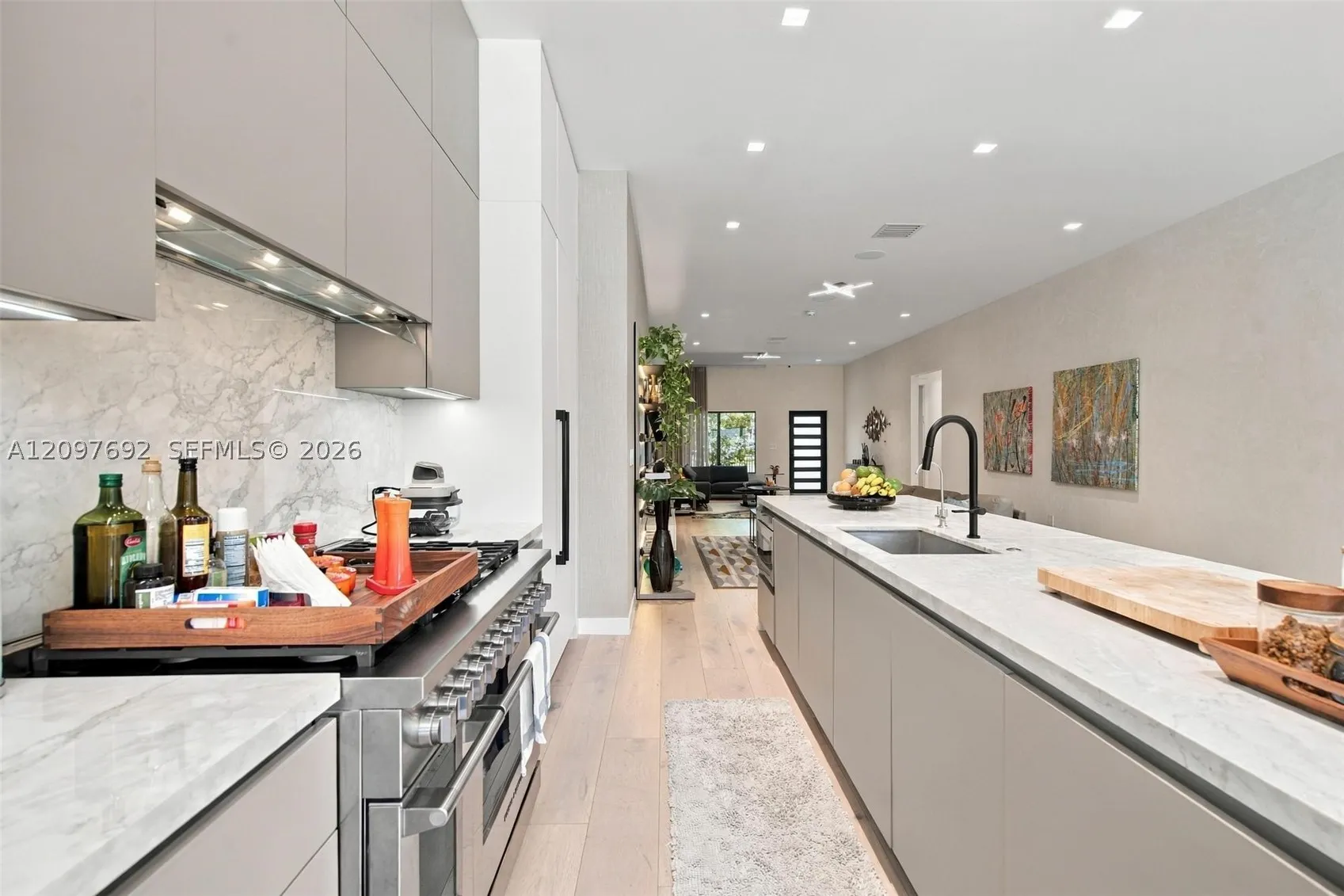 600 W 51st St