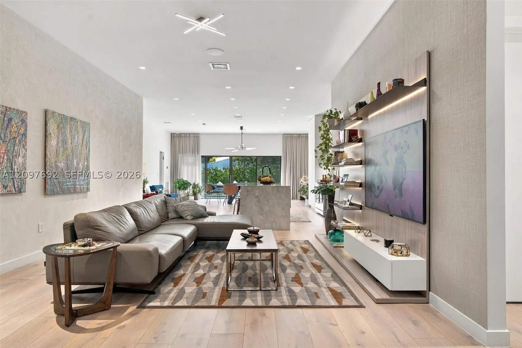 600 W 51st St