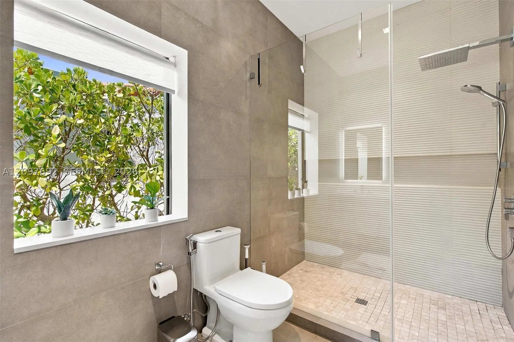 600 W 51st St