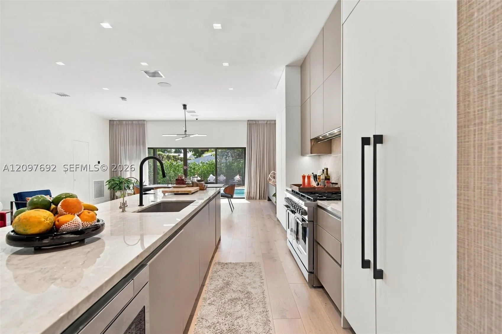 600 W 51st St