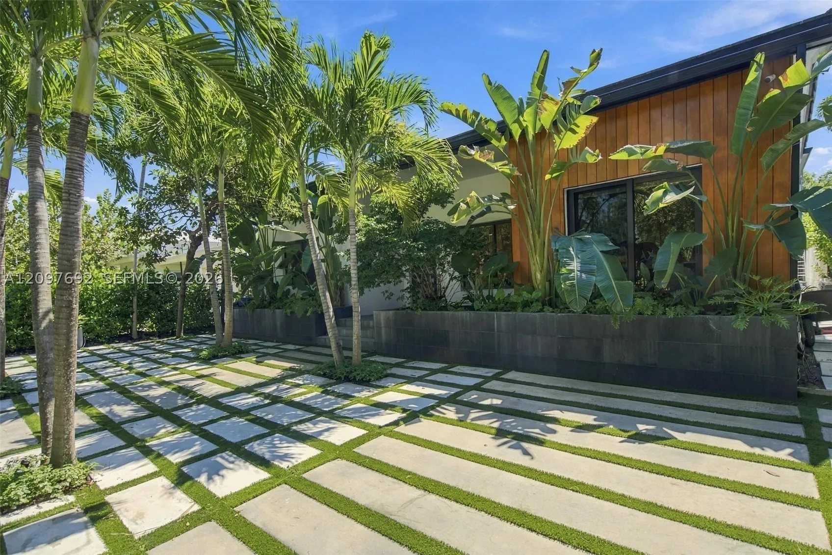 600 W 51st St