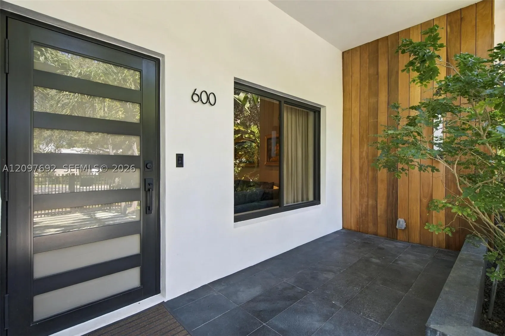 600 W 51st St