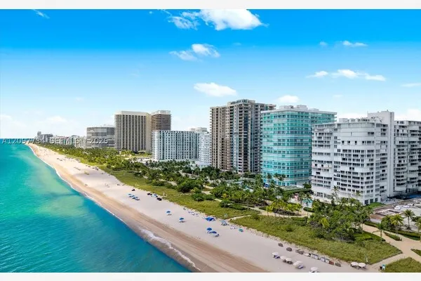 10155 Collins Ave #305