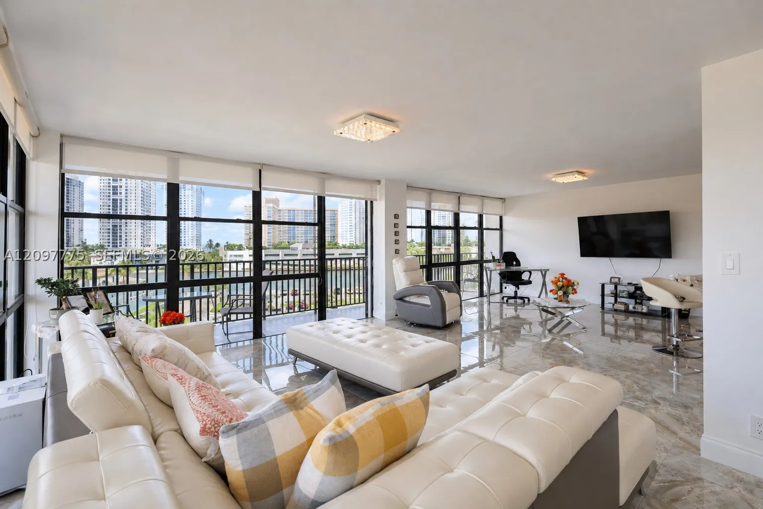 1000 Parkview Dr #610
