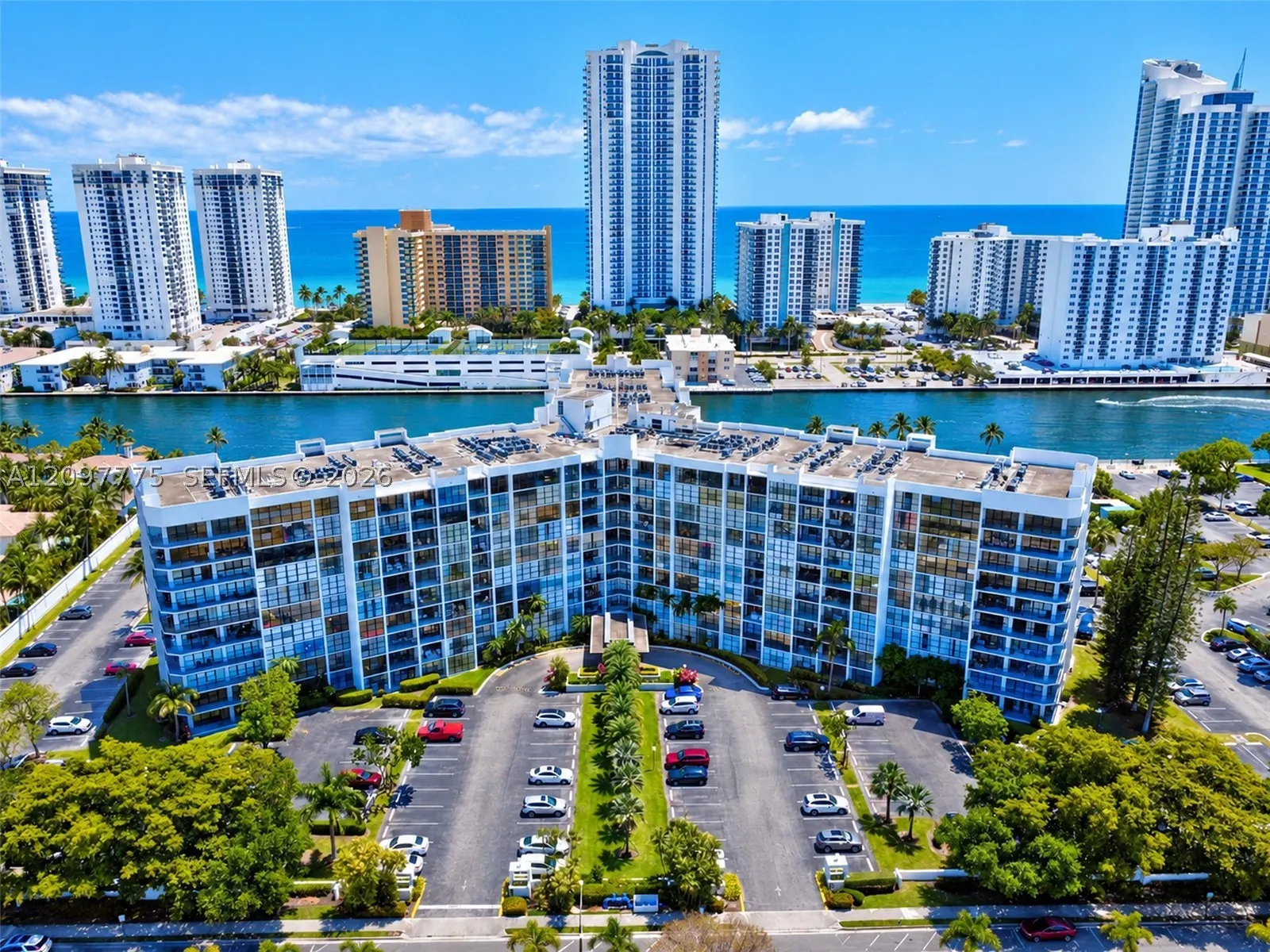 1000 Parkview Dr #610