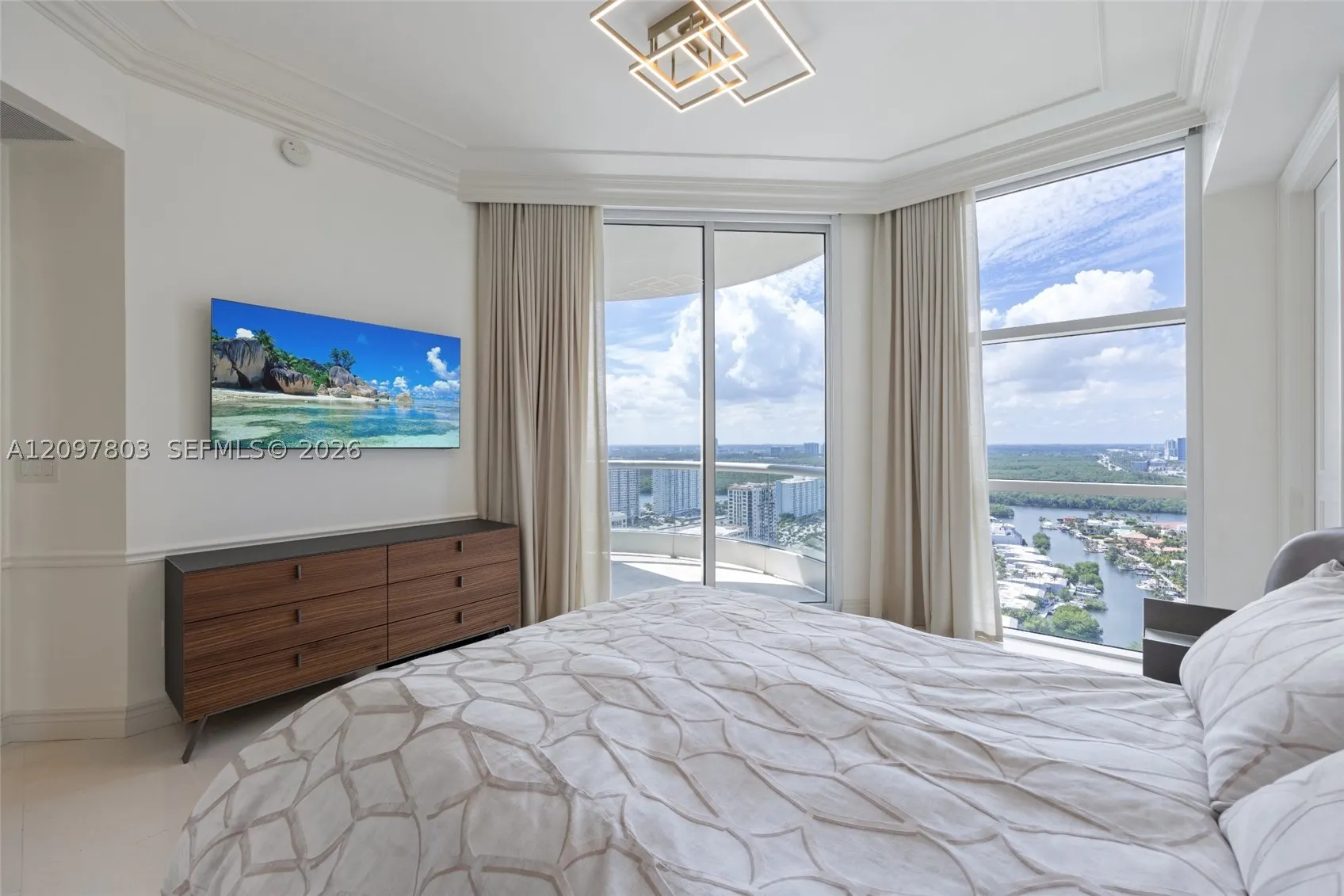 16051 Collins Ave #2901