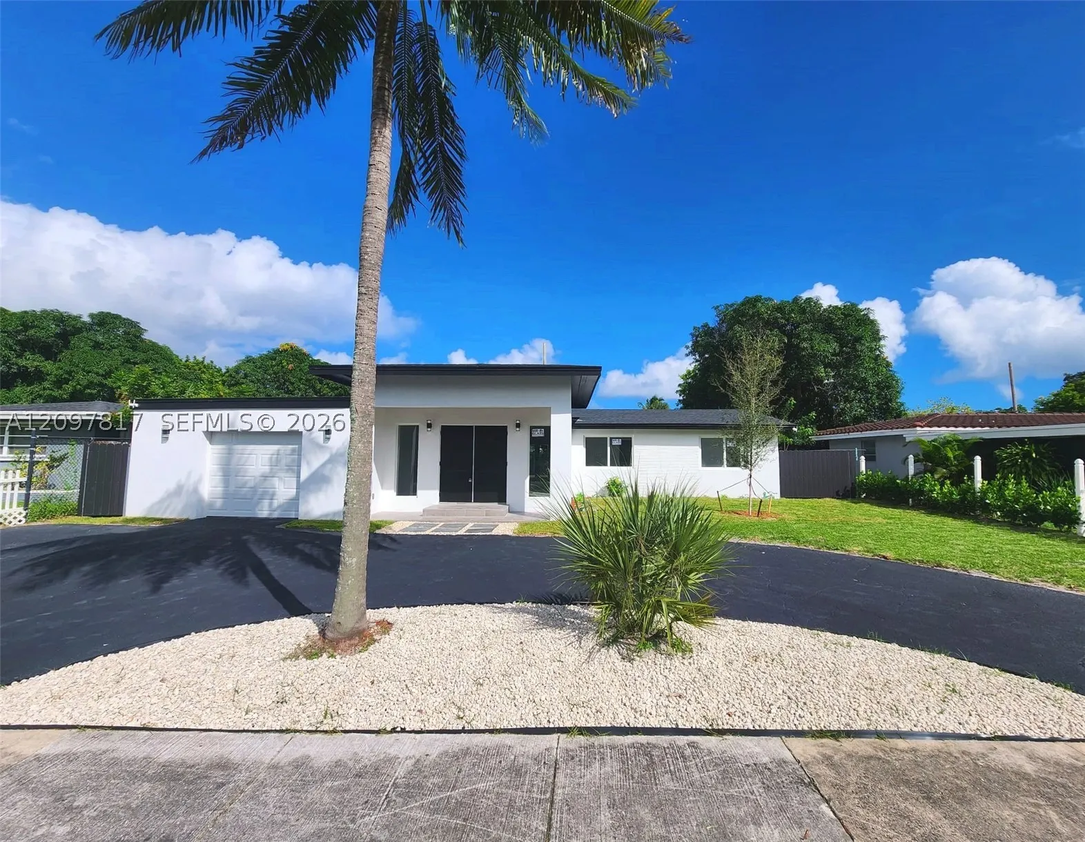 620 SW 38th Ter