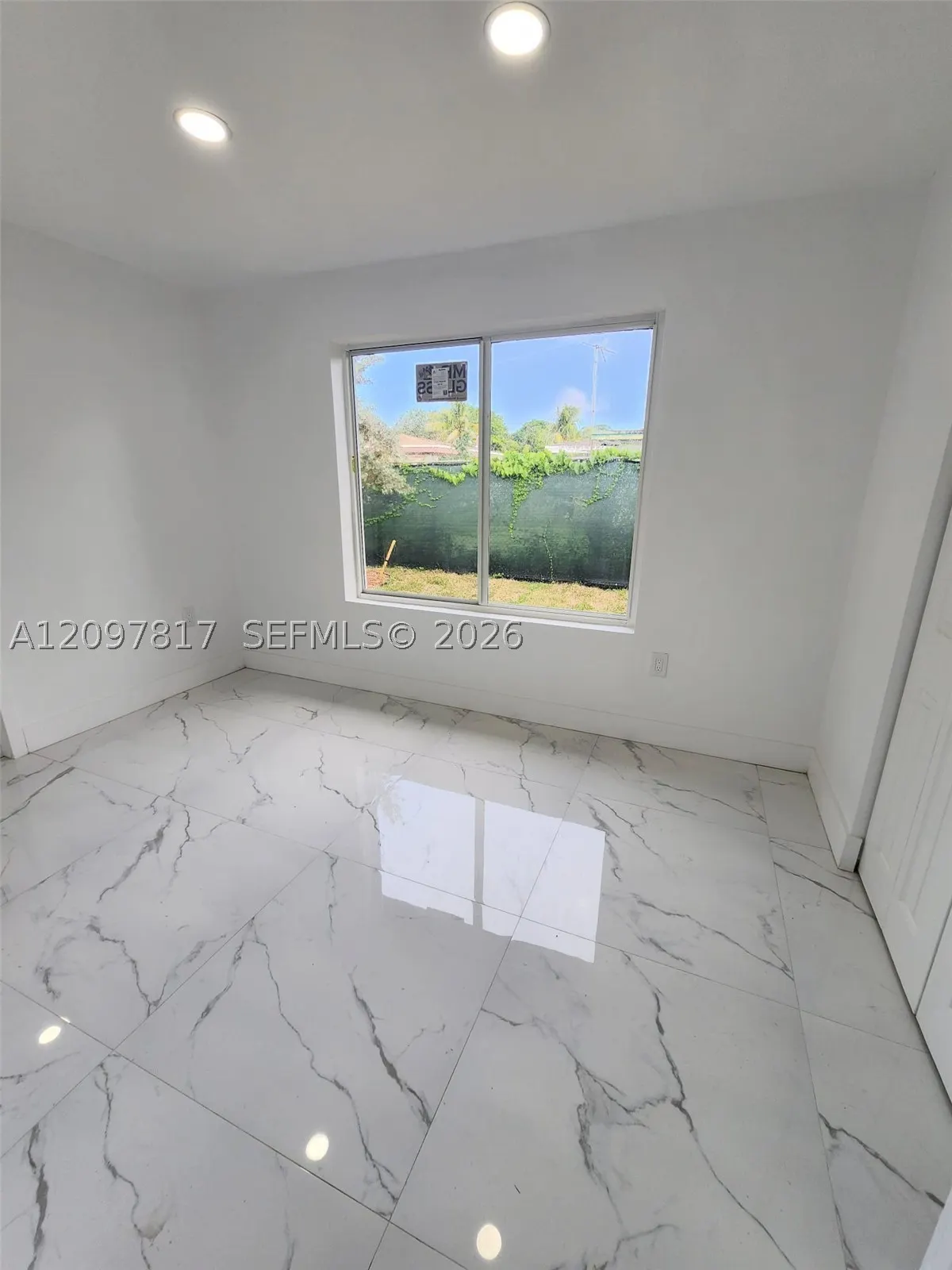 620 SW 38th Ter