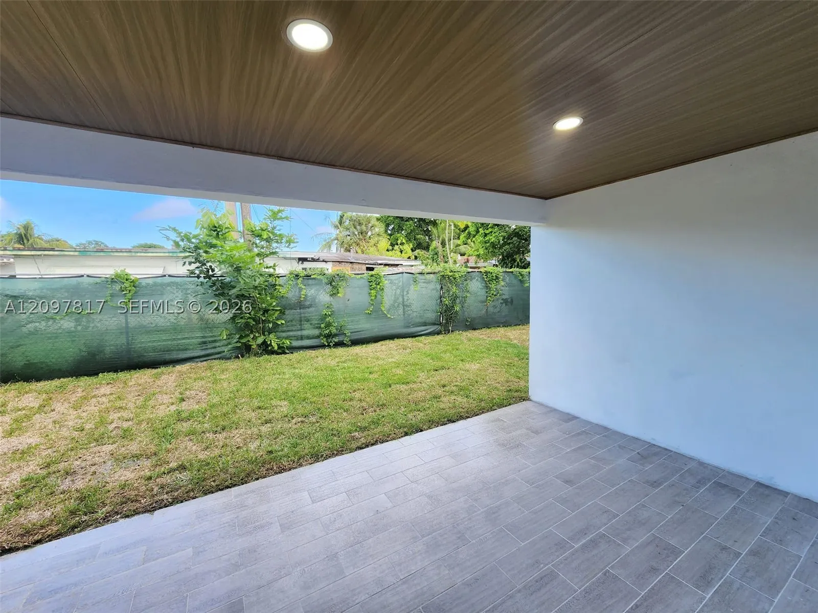 620 SW 38th Ter