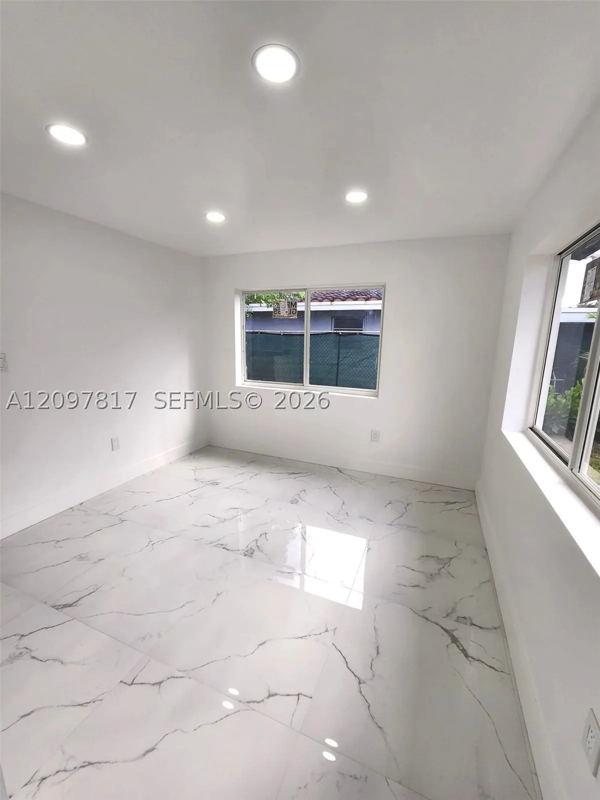 620 SW 38th Ter