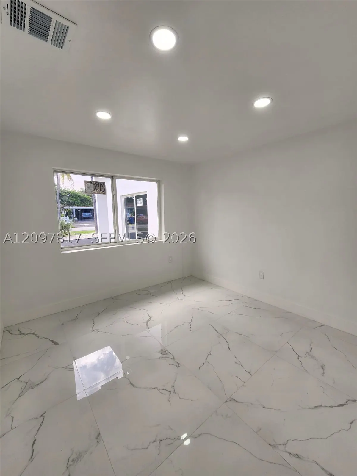 620 SW 38th Ter