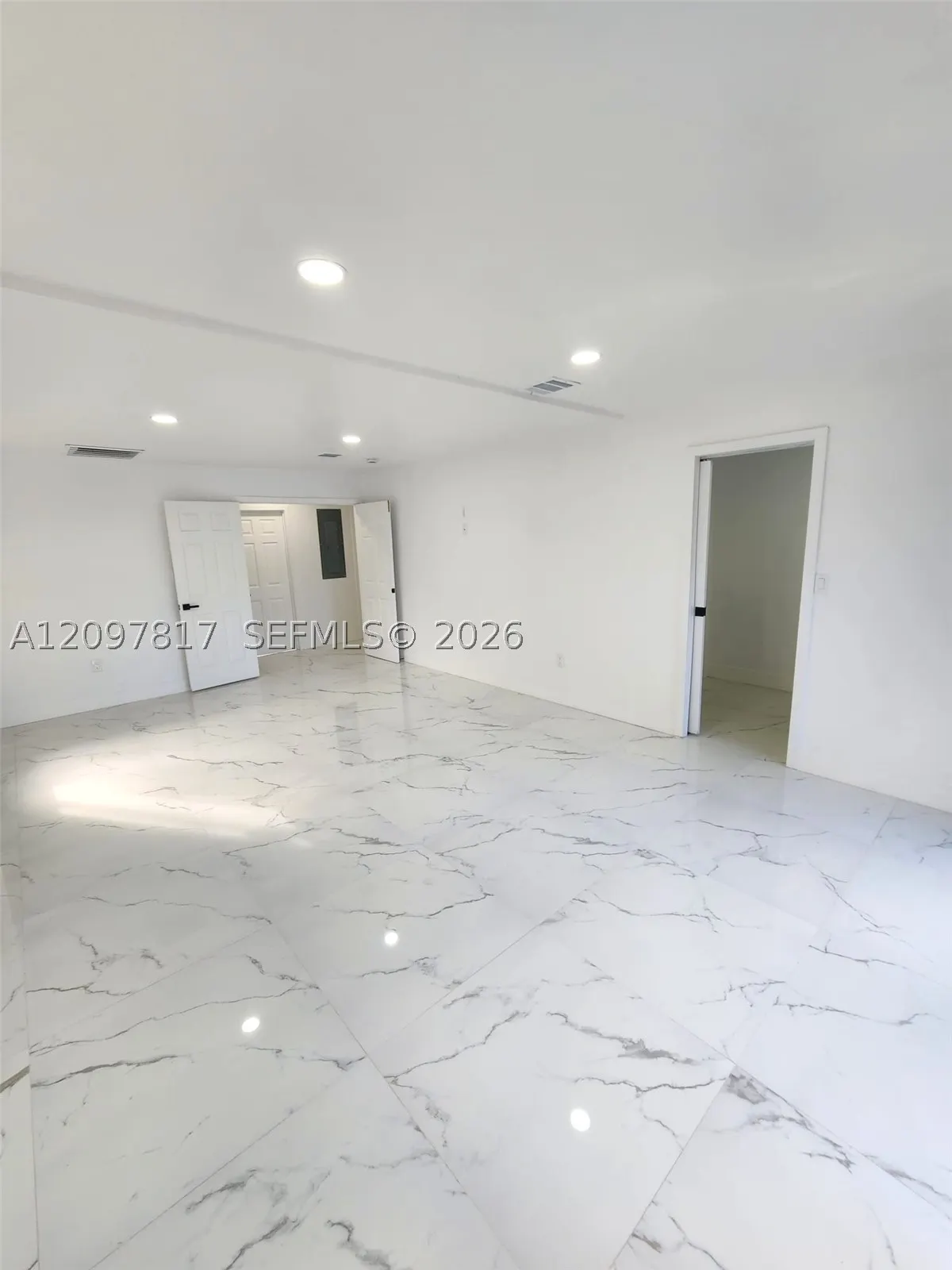 620 SW 38th Ter