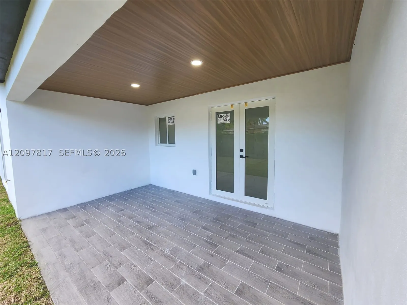 620 SW 38th Ter