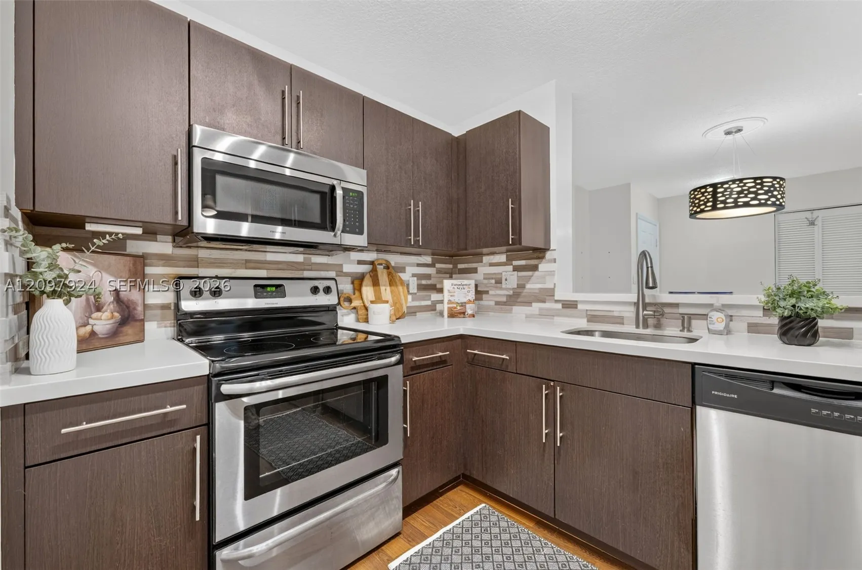 649 E Sheridan St #203