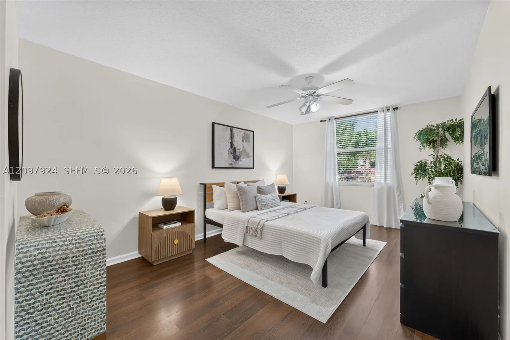 649 E Sheridan St #203