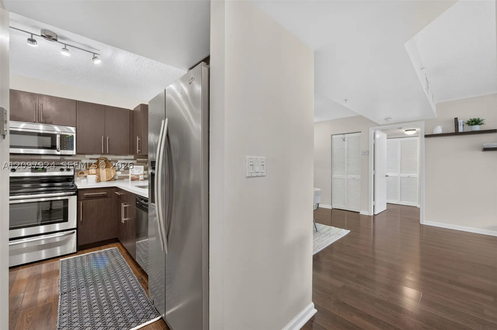649 E Sheridan St #203