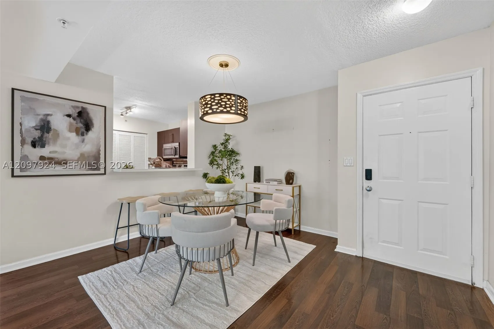 649 E Sheridan St #203
