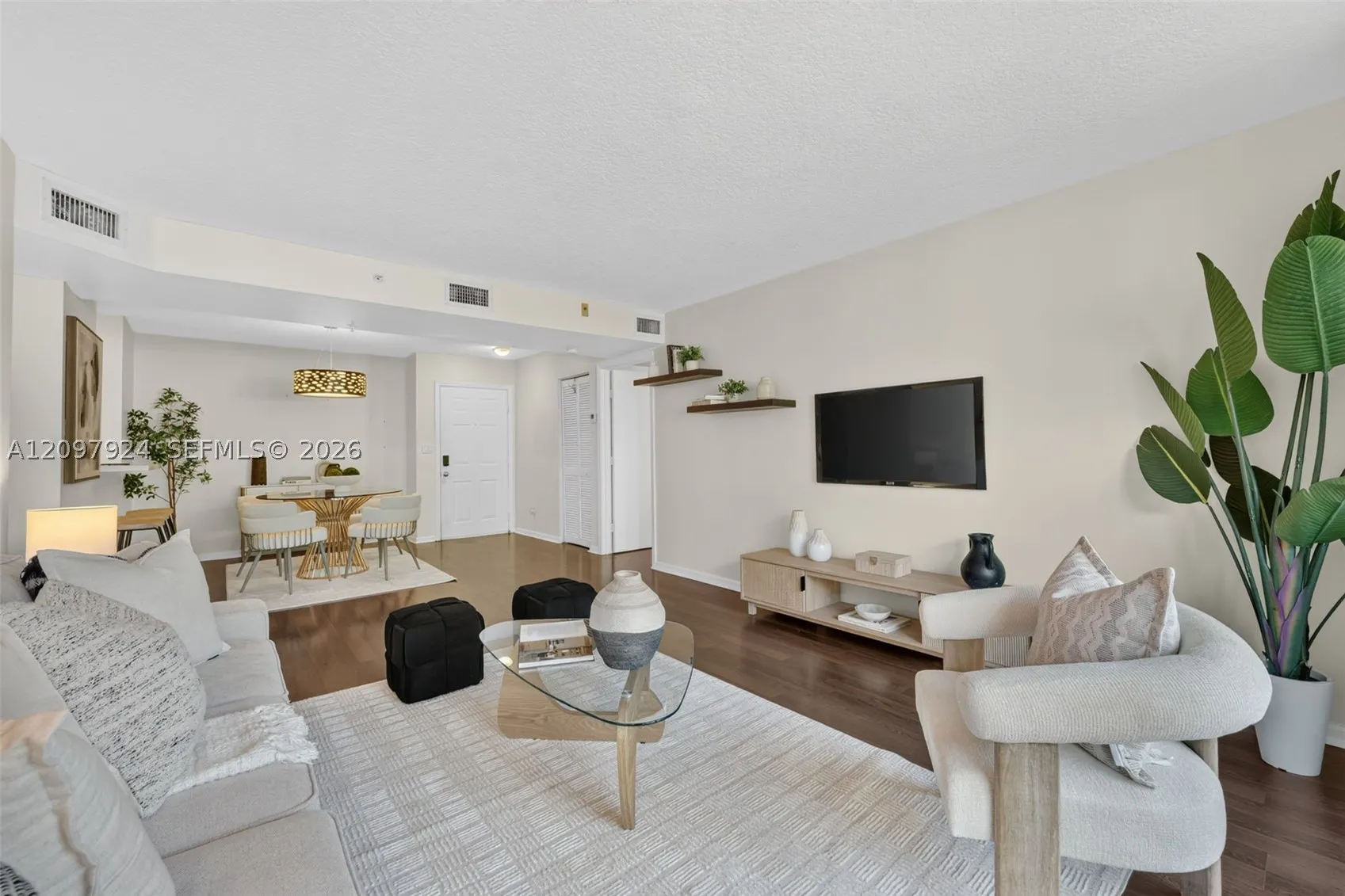 649 E Sheridan St #203