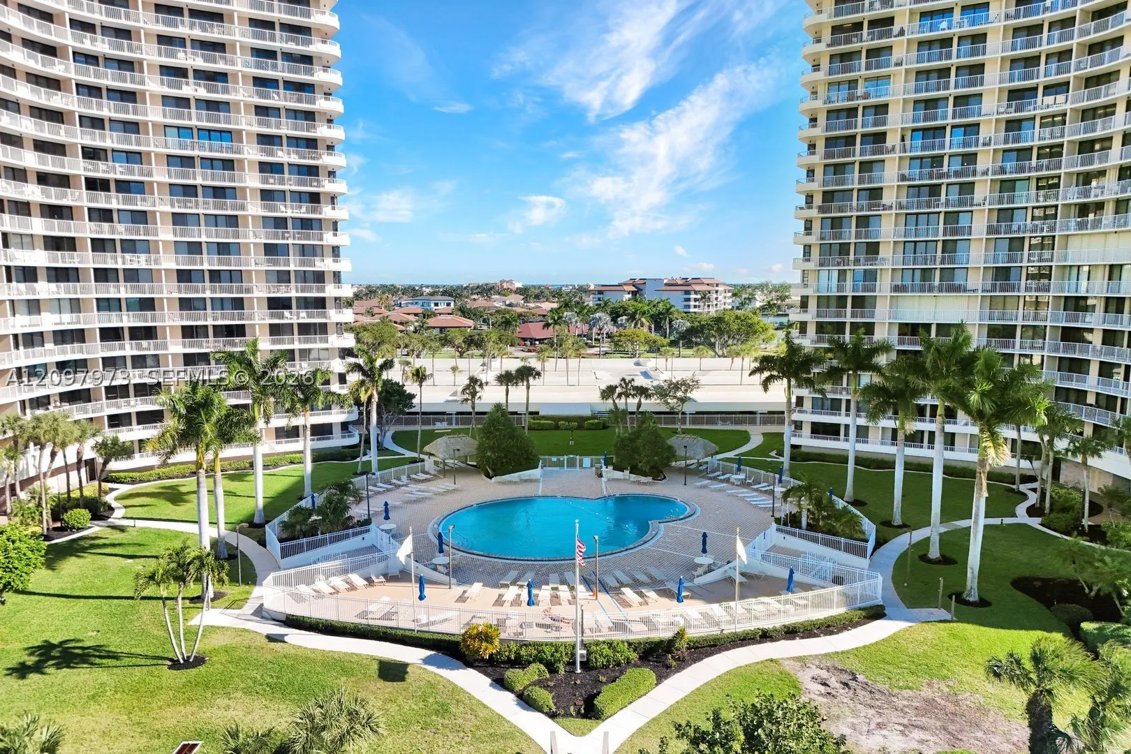 380 SEAVIEW CT #1703