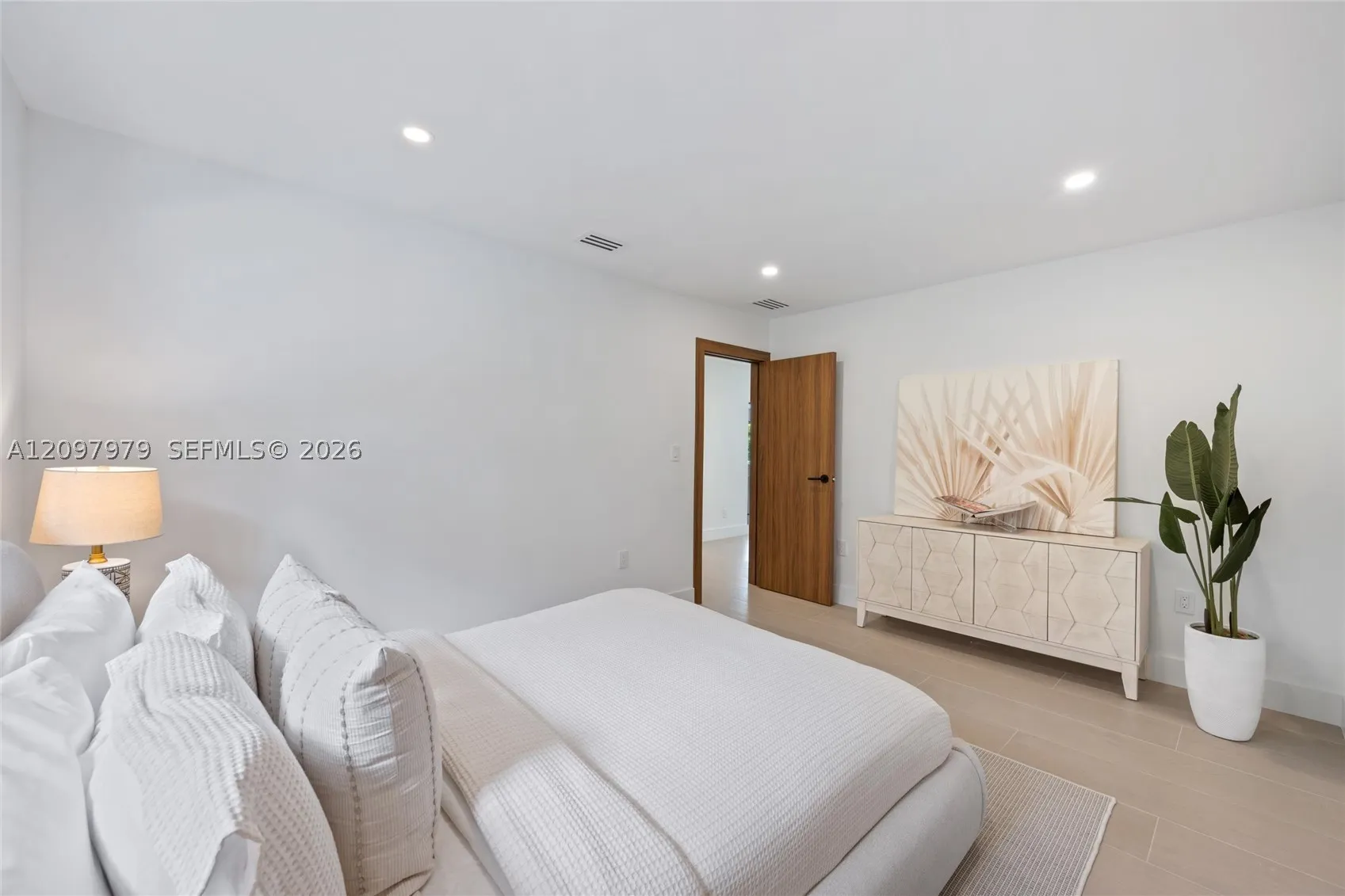 1320 Alhambra Cir