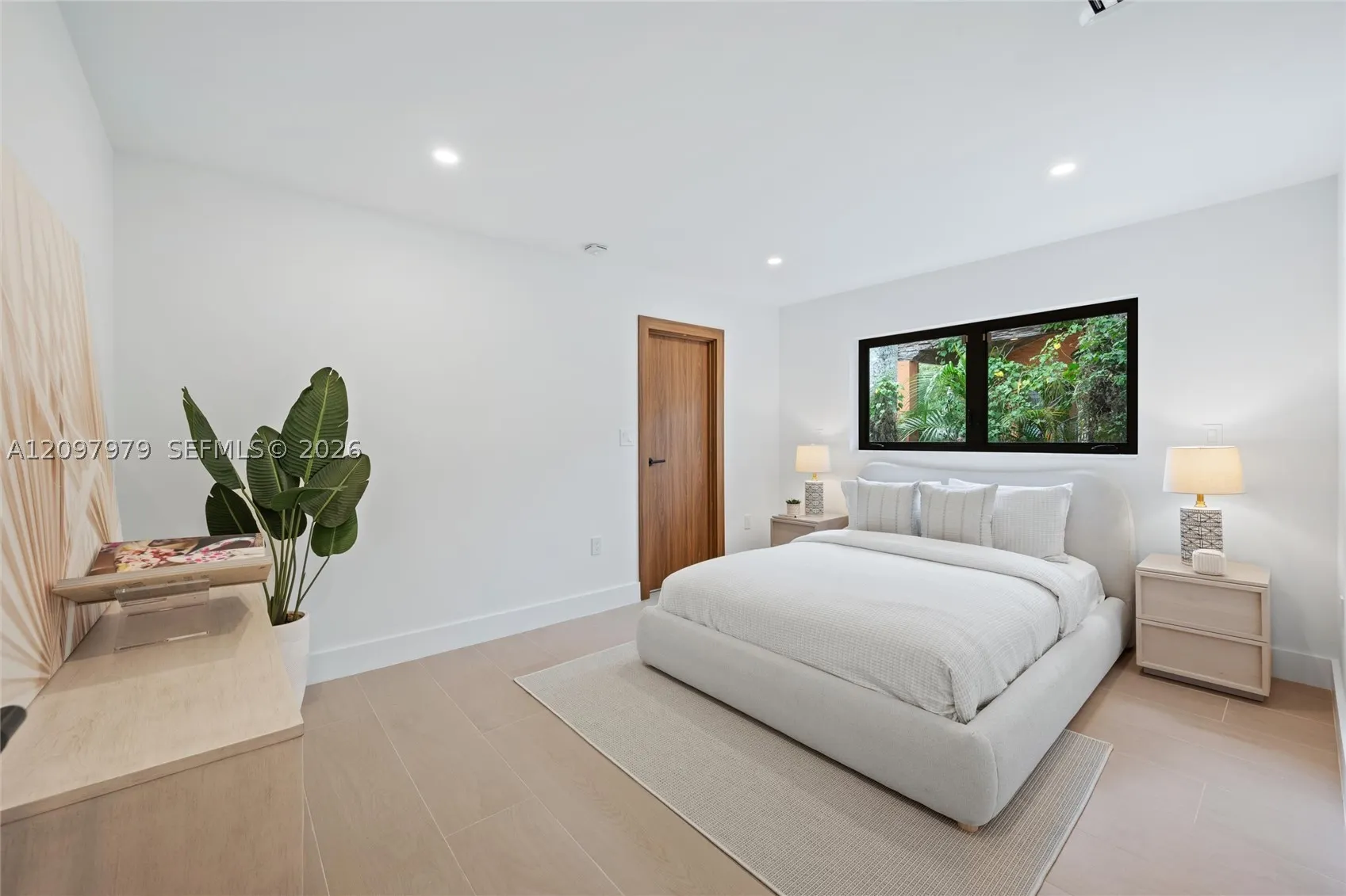 1320 Alhambra Cir