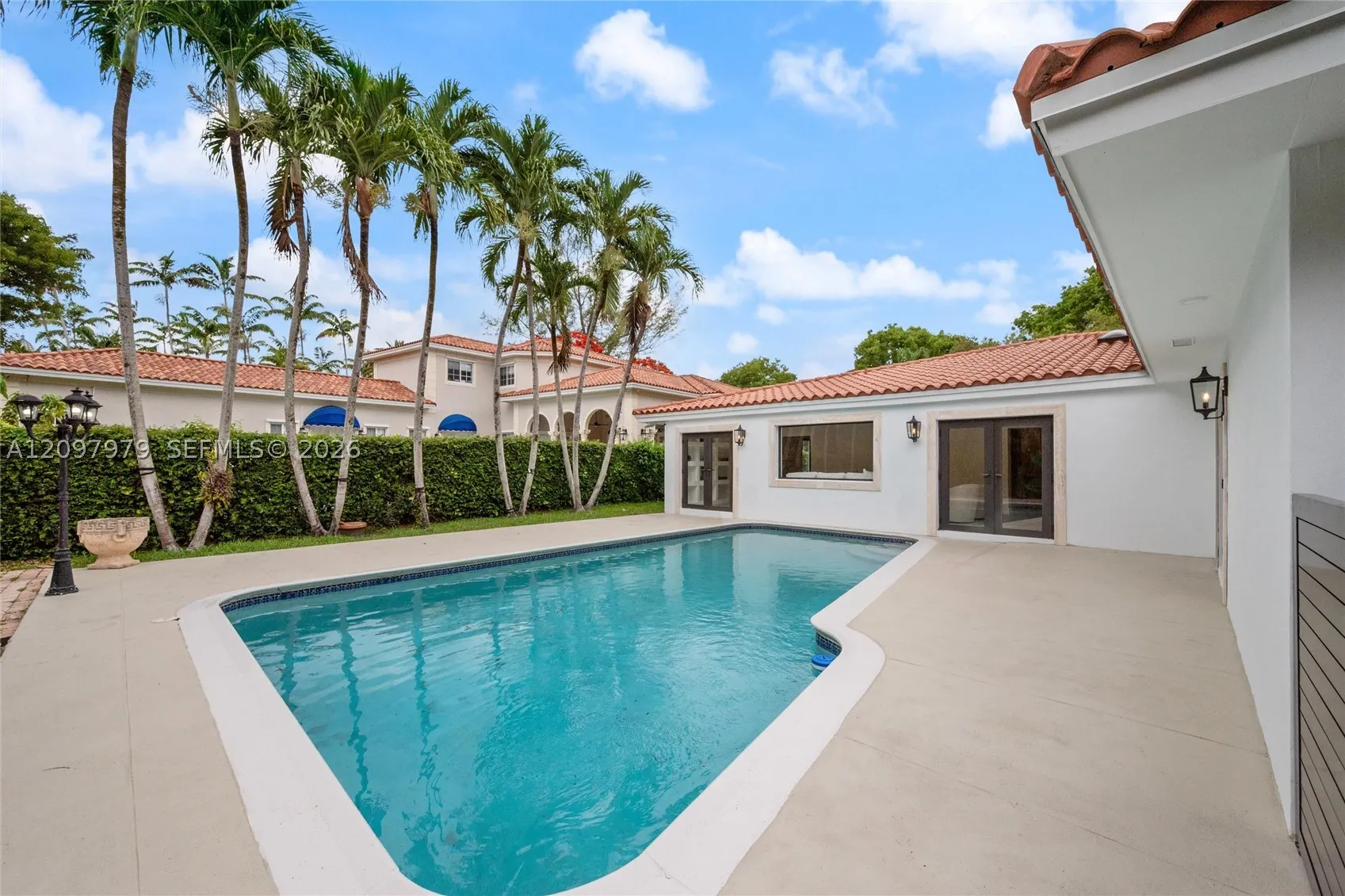 1320 Alhambra Cir
