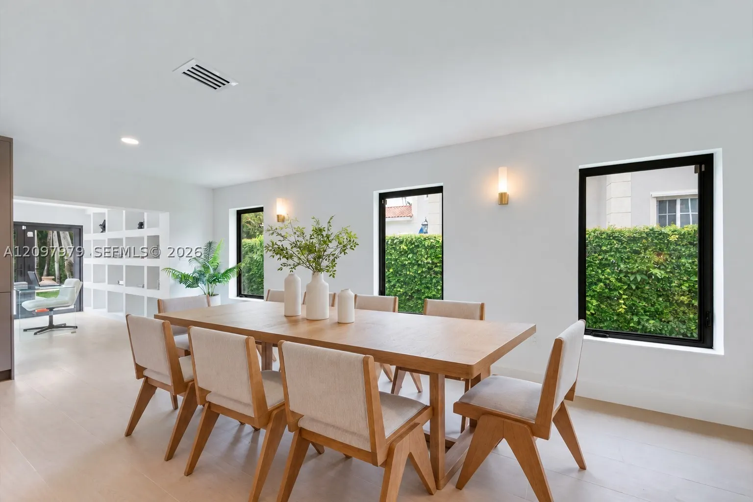 1320 Alhambra Cir