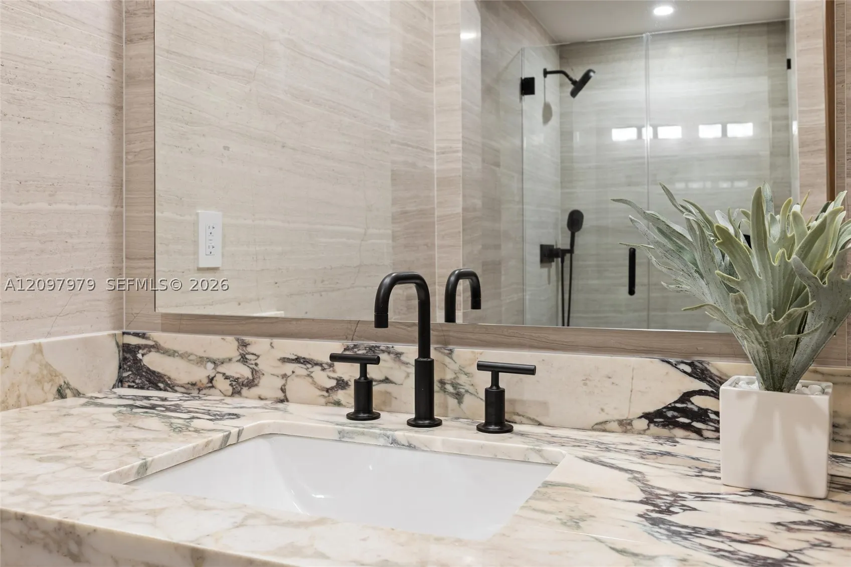 1320 Alhambra Cir