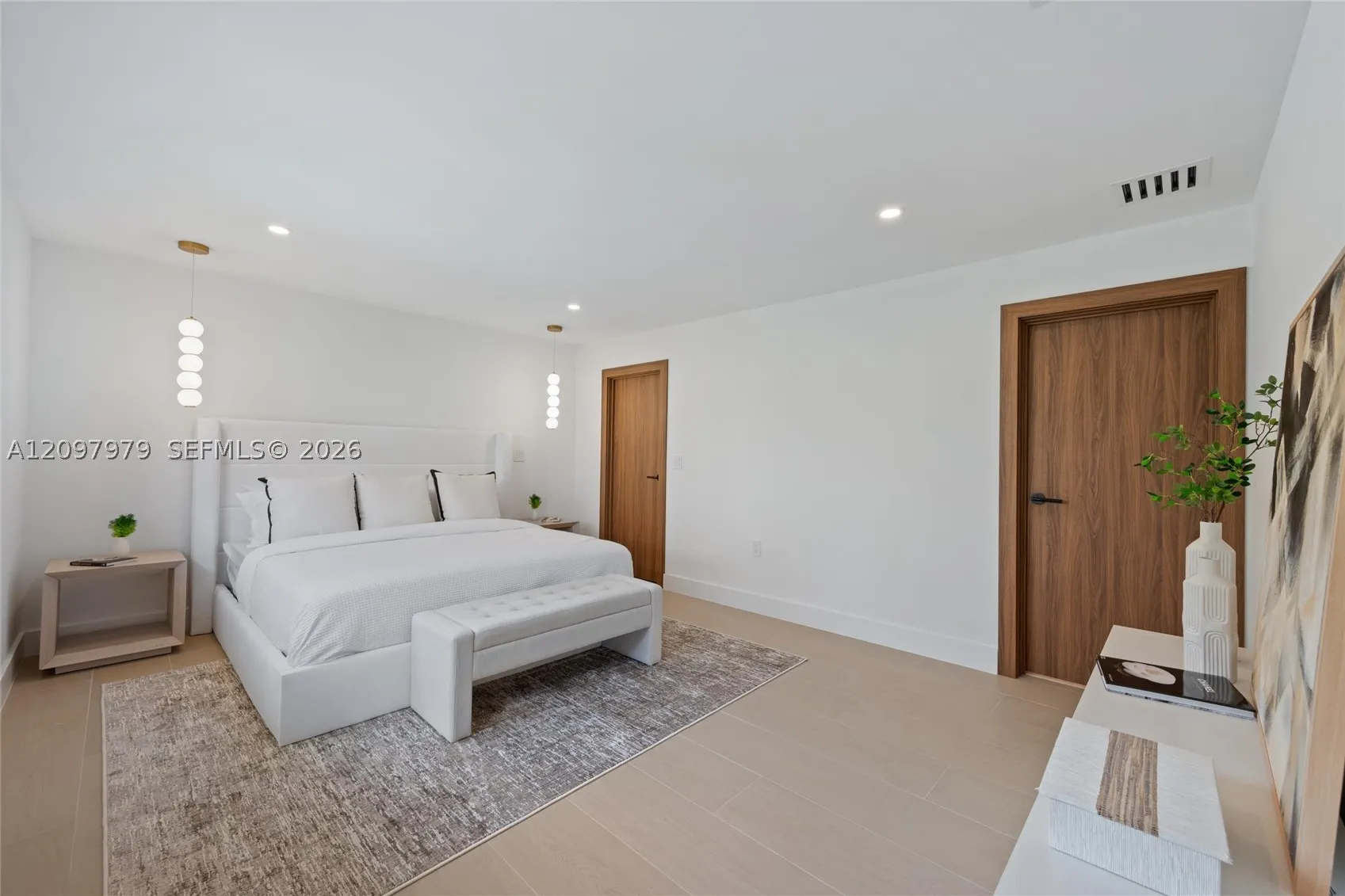 1320 Alhambra Cir